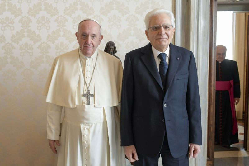 Mattarella “Il Papa riferimento per la pace” Mattarella “Il Papa riferimento per la pace”
