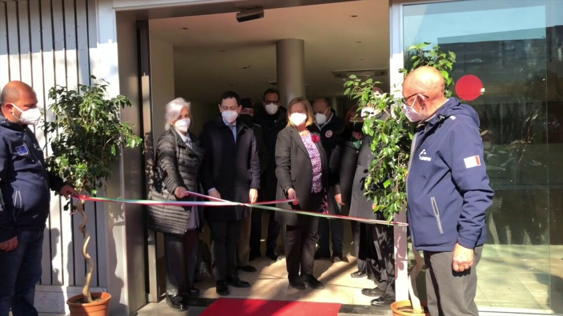 Palermo, l’hub vaccinale della Fiera diventa centro per i profughi Palermo, l’hub vaccinale della Fiera diventa centro per i profughi