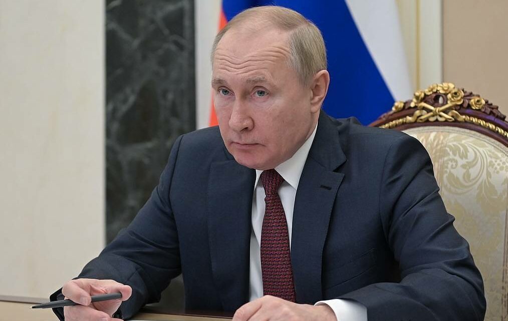 “Cari Compagni…” Pronunciata dall’ex spia del Kgb l’espressione fa senso ai vecchi uomini della Sinistra Italiana “Cari Compagni…” Pronunciata dall’ex spia del Kgb l’espressione fa senso ai vecchi uomini della Sinistra Italiana