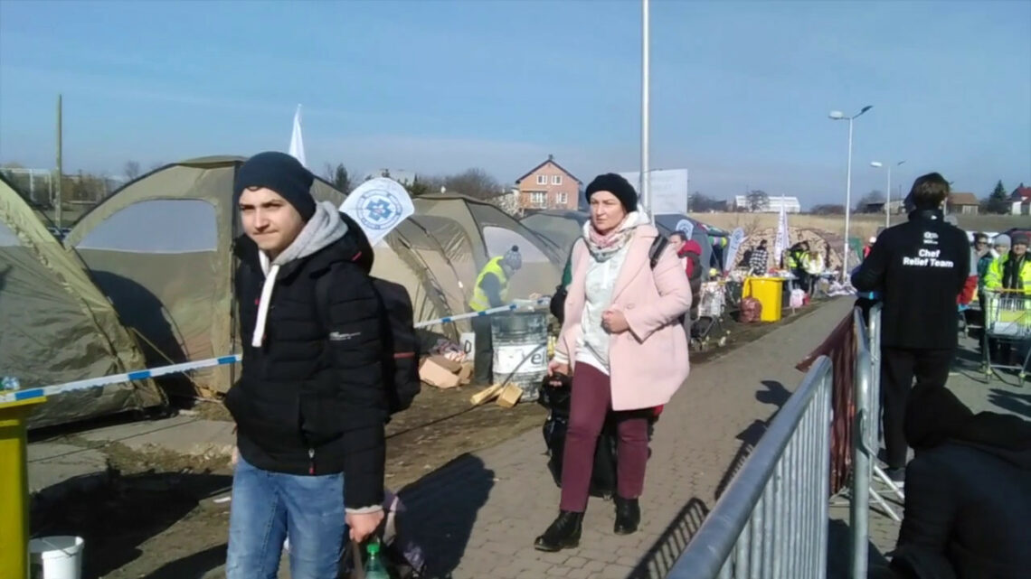 Ucraina, aumentano i profughi al confine ovest con la Polonia Ucraina, aumentano i profughi al confine ovest con la Polonia