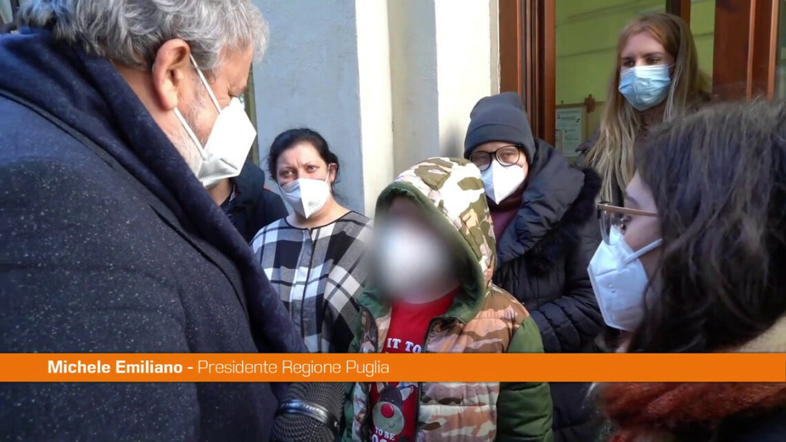 Emiliano accoglie i primi profughi ucraini: “La Puglia è casa vostra” Emiliano accoglie i primi profughi ucraini: “La Puglia è casa vostra”