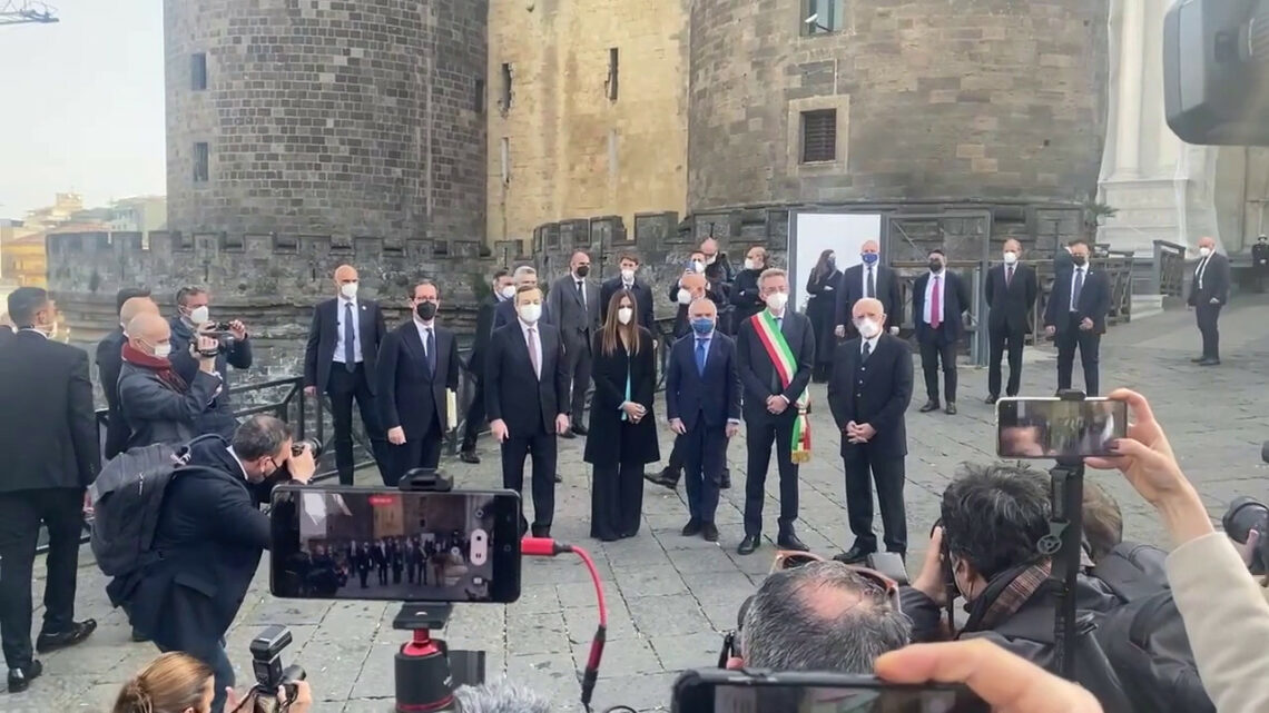 Draghi al Maschio Angioino, firmato il “Patto per Napoli” Draghi al Maschio Angioino, firmato il “Patto per Napoli”