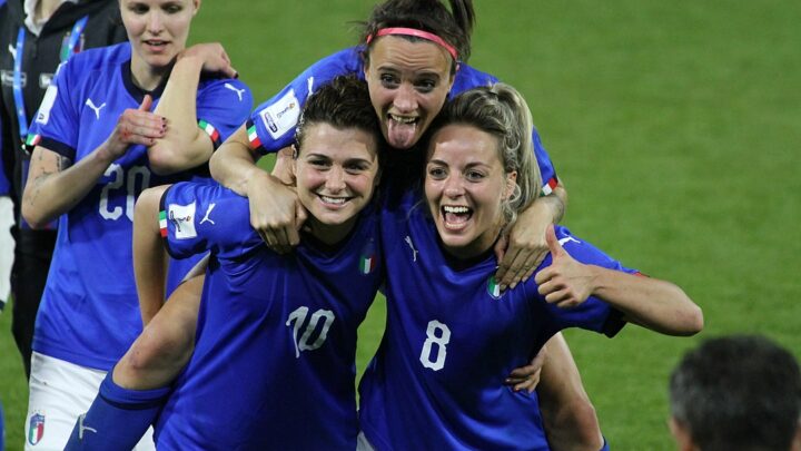 Calcio femminile: finalmente arriva il professionismo