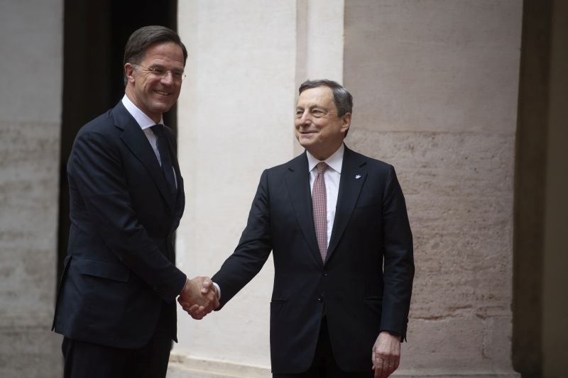 Draghi vede il premier olandese Rutte “Ferma condanna della strage di civili” Draghi vede il premier olandese Rutte “Ferma condanna della strage di civili”