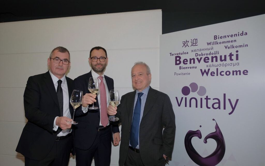 Vinitaly, a Veronafiere 4.400 aziende da 19 paesi e buyer da 50 stati Vinitaly, a Veronafiere 4.400 aziende da 19 paesi e buyer da 50 stati