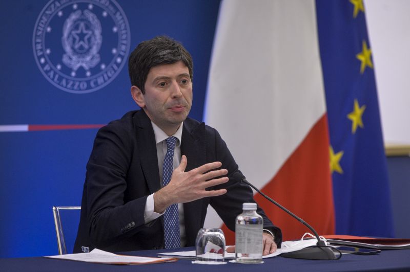 Covid, Speranza “Pandemia non è conclusa, serve cautela” Covid, Speranza “Pandemia non è conclusa, serve cautela”