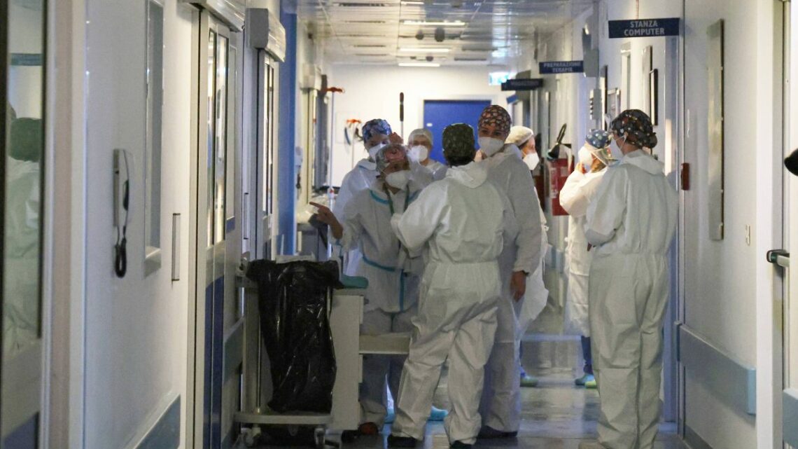 Covid, 87.940 nuovi casi e 186 decessi in 24 ore Covid, 87.940 nuovi casi e 186 decessi in 24 ore