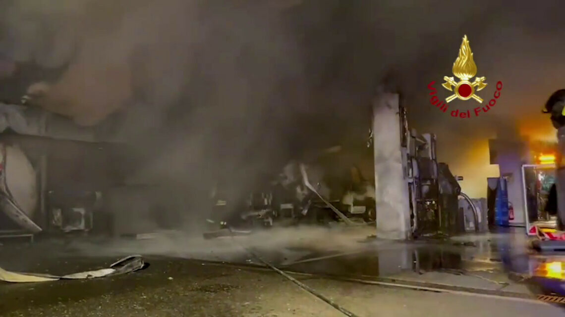 Incendio in un distributore di carburante a Cagliari Incendio in un distributore di carburante a Cagliari
