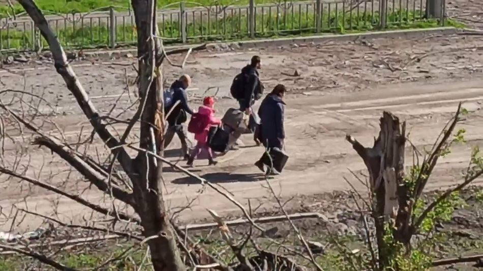 Ucraina, conflitto prosegue ma è ripresa l’evacuazione da Azovstal Ucraina, conflitto prosegue ma è ripresa l’evacuazione da Azovstal