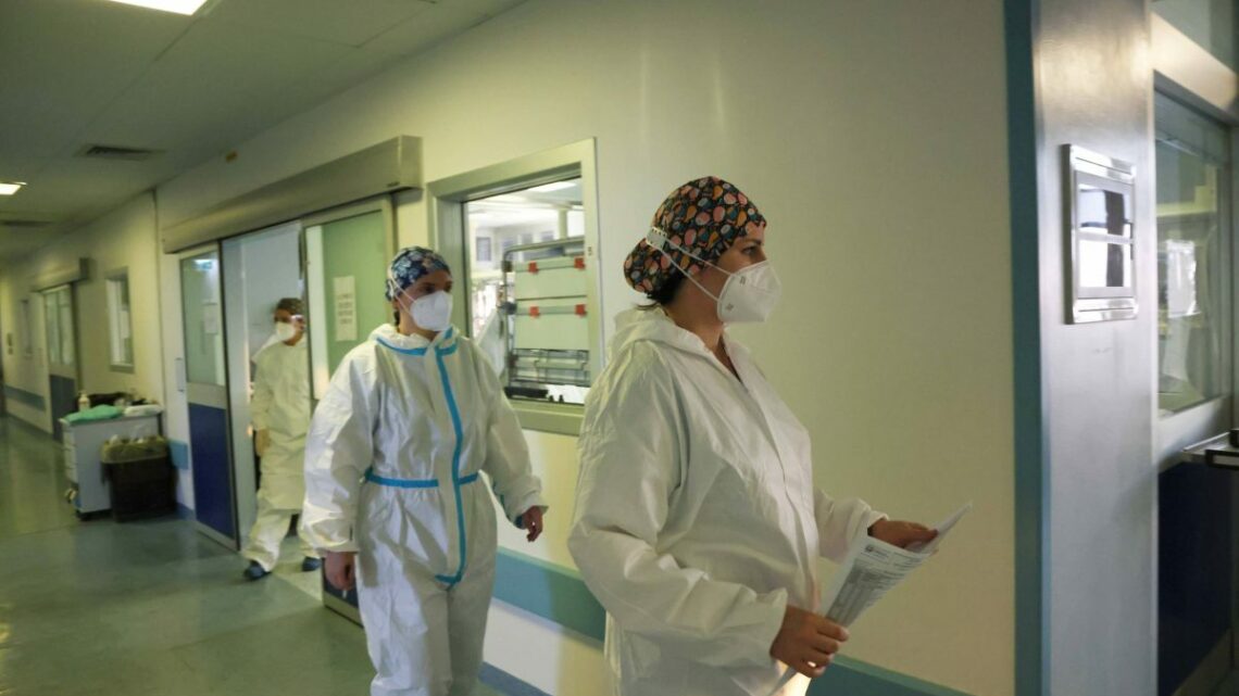 Covid, 62.071 nuovi casi e 153 decessi in 24 ore Covid, 62.071 nuovi casi e 153 decessi in 24 ore