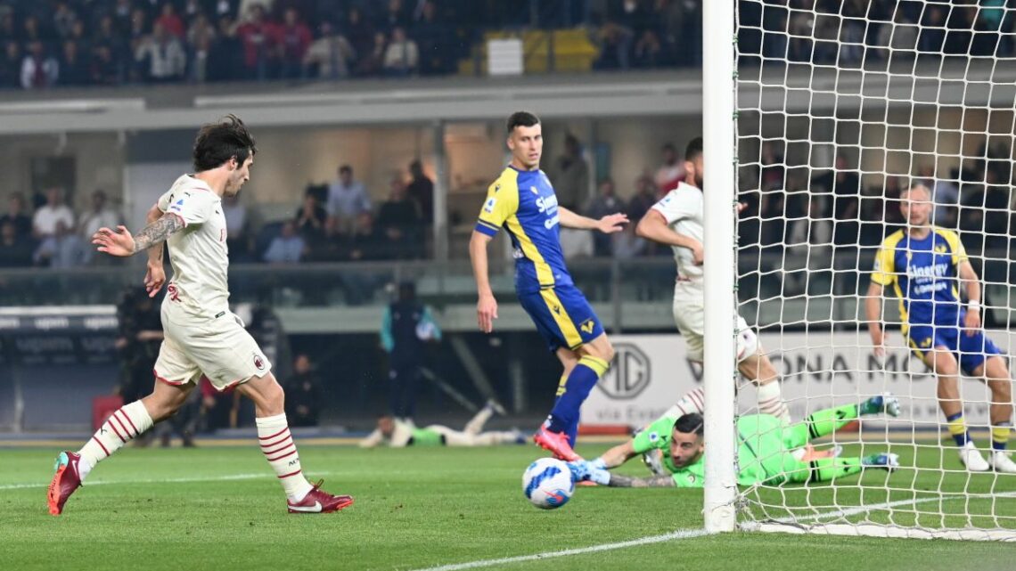 Il Milan espugna Verona e torna a +2 sull’Inter Il Milan espugna Verona e torna a +2 sull’Inter