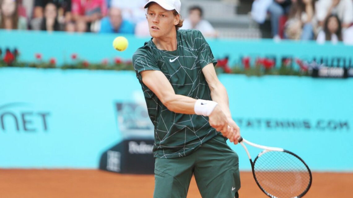 Si ferma la corsa di Sinner, ko contro Tsitsipas Si ferma la corsa di Sinner, ko contro Tsitsipas