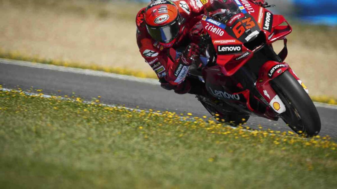 Doppietta Ducati a Le Mans, pole Bagnaia davanti a Miller Doppietta Ducati a Le Mans, pole Bagnaia davanti a Miller