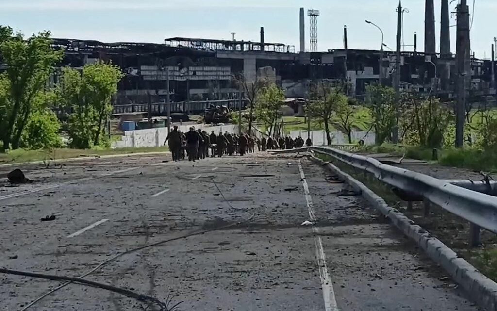 Ucraina, acciaieria Azovstal in mano ai russi, arresi i combattenti Ucraina, acciaieria Azovstal in mano ai russi, arresi i combattenti