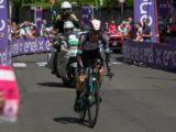 Simon Yates vince 14^ tappa a Torino, Carapaz maglia rosa
