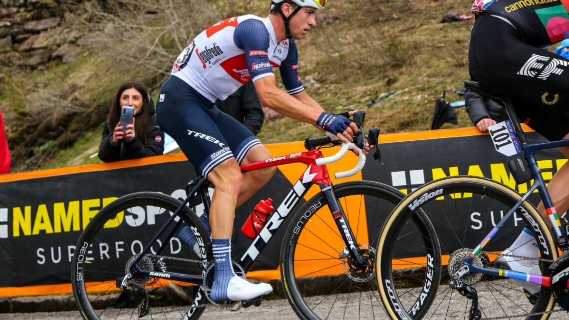 Ciccone vince la 15^ tappa del Giro, Carapaz resta leader Ciccone vince la 15^ tappa del Giro, Carapaz resta leader