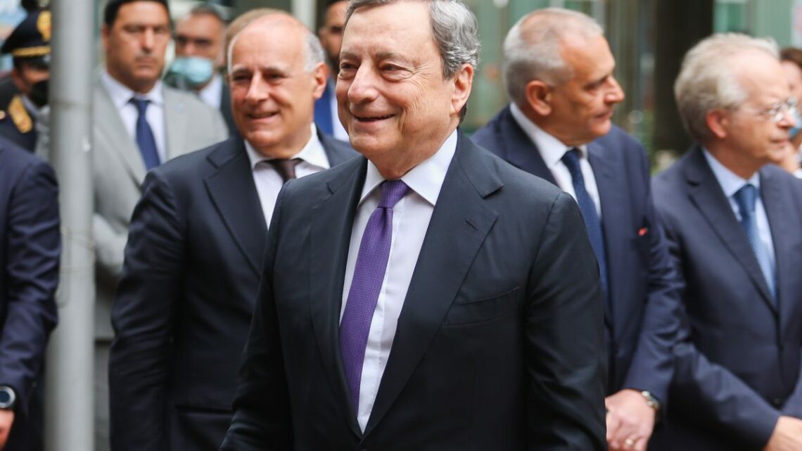 Governo, Draghi “Siamo qui per cambiare, non per stare fermi” Governo, Draghi “Siamo qui per cambiare, non per stare fermi”