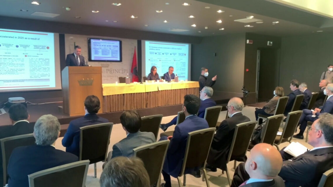 Sinergie tra Italia e Albania nell’incontro di Intesa Sanpaolo a Bari Sinergie tra Italia e Albania nell’incontro di Intesa Sanpaolo a Bari