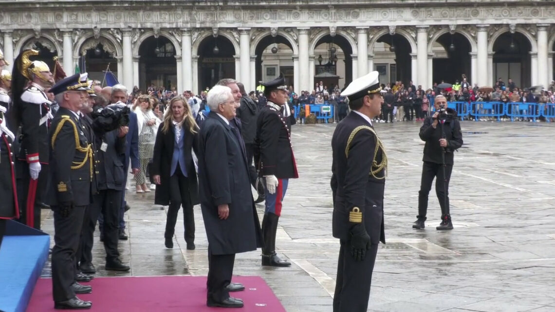 Mattarella a Venezia per i 60 anni della scuola navale Morosini Mattarella a Venezia per i 60 anni della scuola navale Morosini