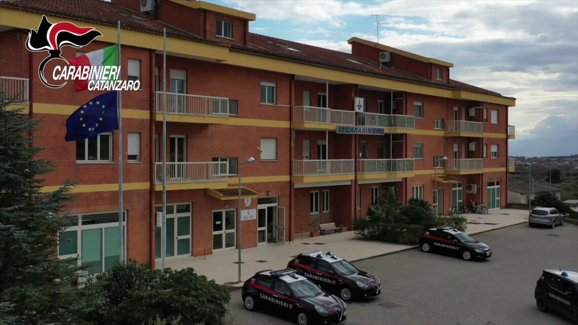‘Ndrangheta, arresti e sequestro beni per 2 milioni nel crotonese ‘Ndrangheta, arresti e sequestro beni per 2 milioni nel crotonese