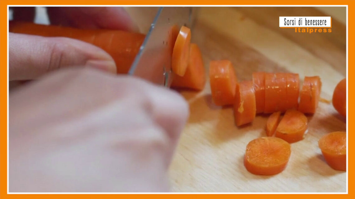 Sorsi di benessere – Mela e carota per un succo alleato della pelle Sorsi di benessere – Mela e carota per un succo alleato della pelle