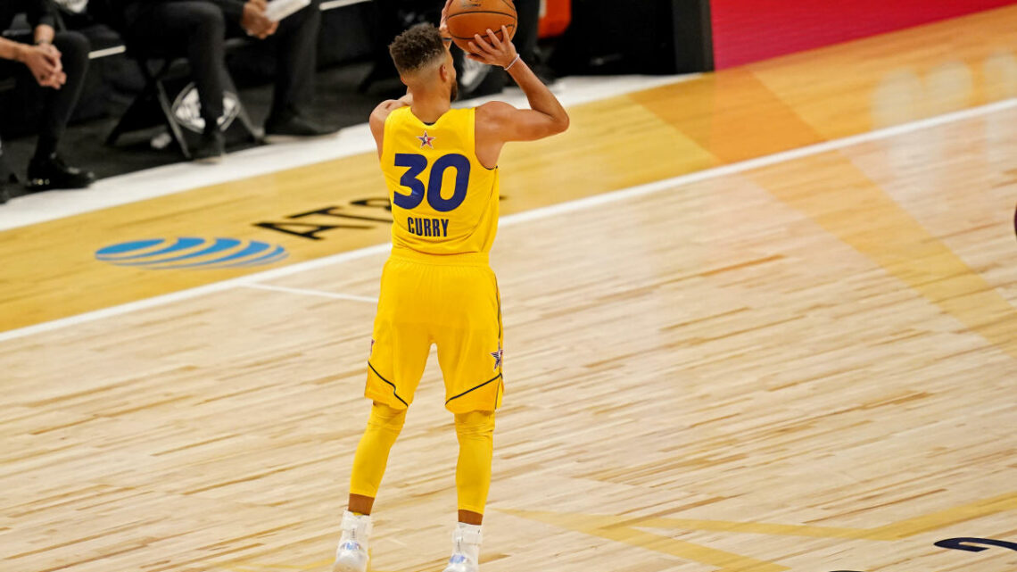 Golden State pareggia sull’1-1 la finale Nba con Boston Golden State pareggia sull’1-1 la finale Nba con Boston