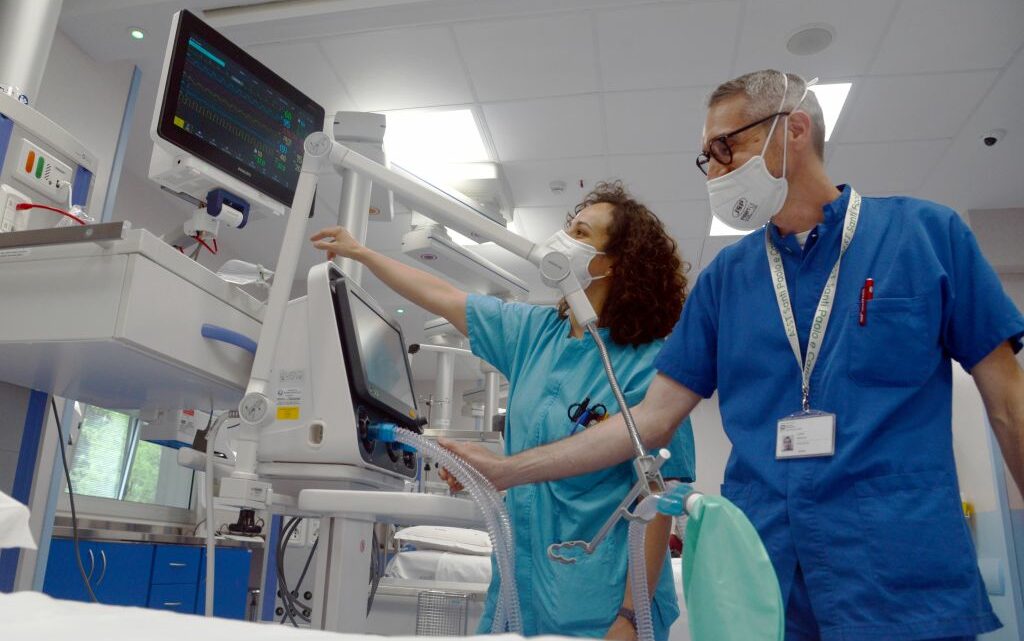 Covid, 21.554 i nuovi positivi, calano i ricoverati negli ospedali Covid, 21.554 i nuovi positivi, calano i ricoverati negli ospedali
