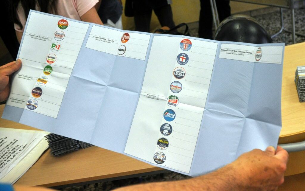 Elezioni, al via dalle 7 il voto per Amministrative e Referendum Elezioni, al via dalle 7 il voto per Amministrative e Referendum