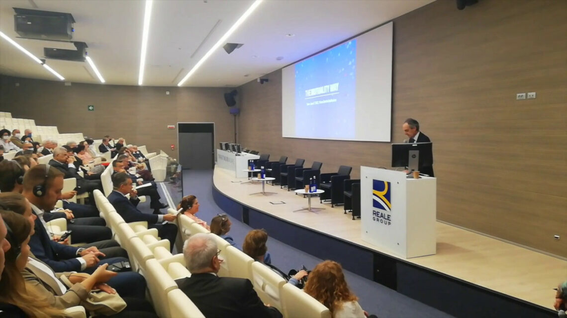 Assicurazioni, la mutualità strumento di giustizia sociale Assicurazioni, la mutualità strumento di giustizia sociale
