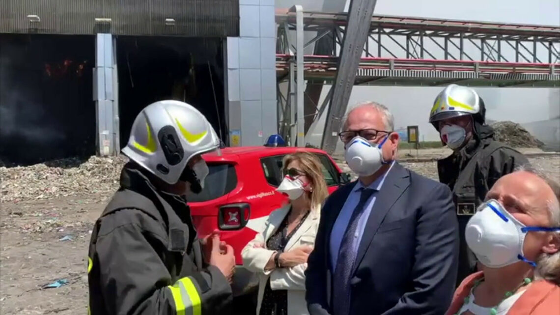 Incendio Malagrotta, sopralluogo del sindaco Gualtieri Incendio Malagrotta, sopralluogo del sindaco Gualtieri