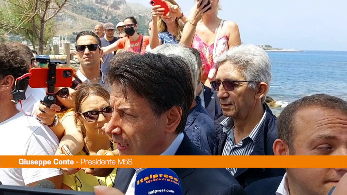 Conte “Indegno pensare di rimuovere il reddito di cittadinanza” Conte “Indegno pensare di rimuovere il reddito di cittadinanza”