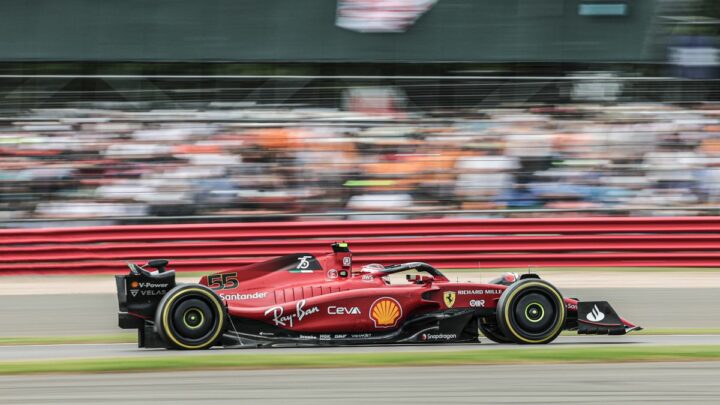 GP del Regno Unito, a Silverstone vince Sainz e sul podio c’è anche Hamilton
