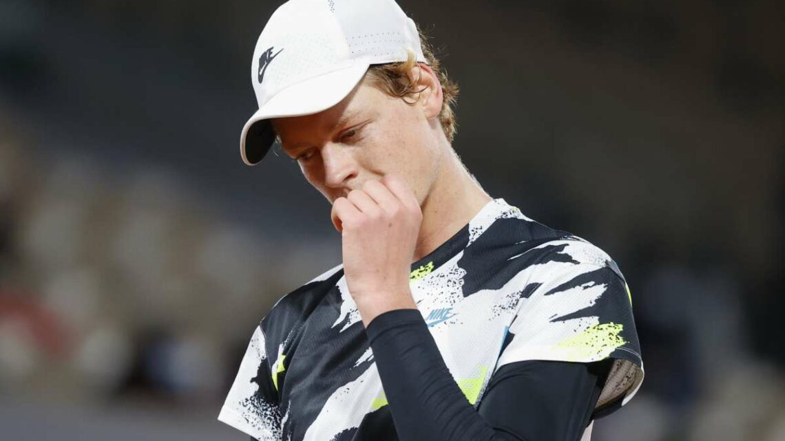 Sinner eliminato nei quarti a Wimbledon da Djokovic Sinner eliminato nei quarti a Wimbledon da Djokovic