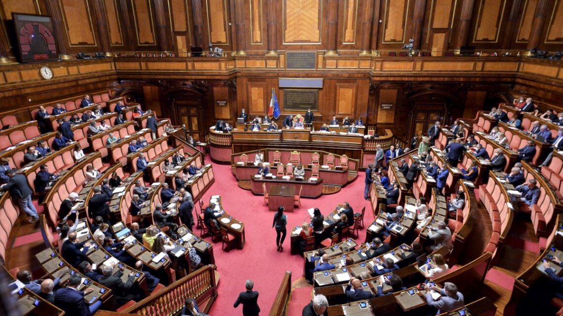 Accordo Casellati-Fico: le comunicazioni di Draghi e il voto di fiducia prima in Senato Accordo Casellati-Fico: le comunicazioni di Draghi e il voto di fiducia prima in Senato