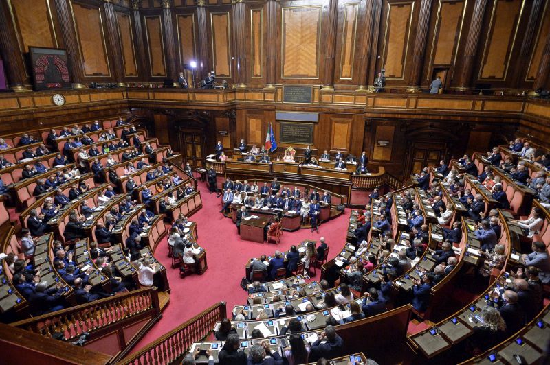 Governo, il Senato approva la fiducia con 95 sì. Non votano Lega, Fi, M5s Governo, il Senato approva la fiducia con 95 sì. Non votano Lega, Fi, M5s