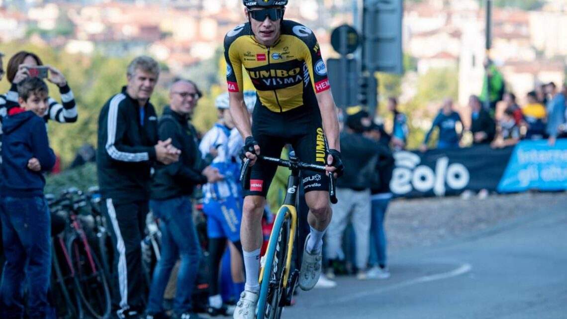 Van Aert vince la crono, Vingegaard ipoteca il Tour Van Aert vince la crono, Vingegaard ipoteca il Tour