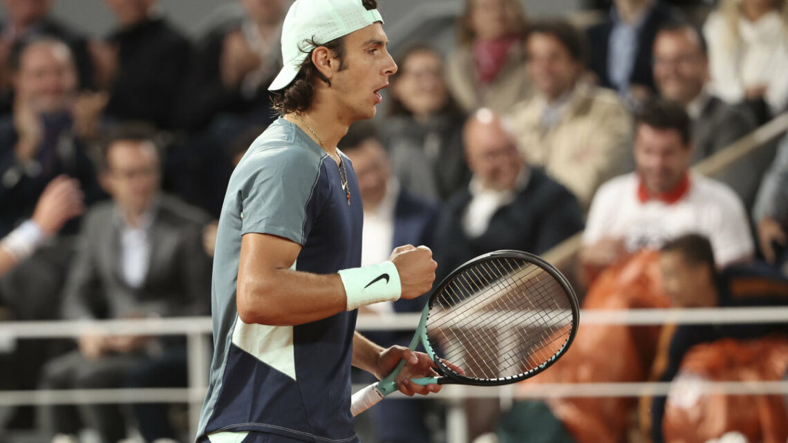 Tennis, Musetti batte Alcaraz in finale e trionfa ad Amburgo Tennis, Musetti batte Alcaraz in finale e trionfa ad Amburgo