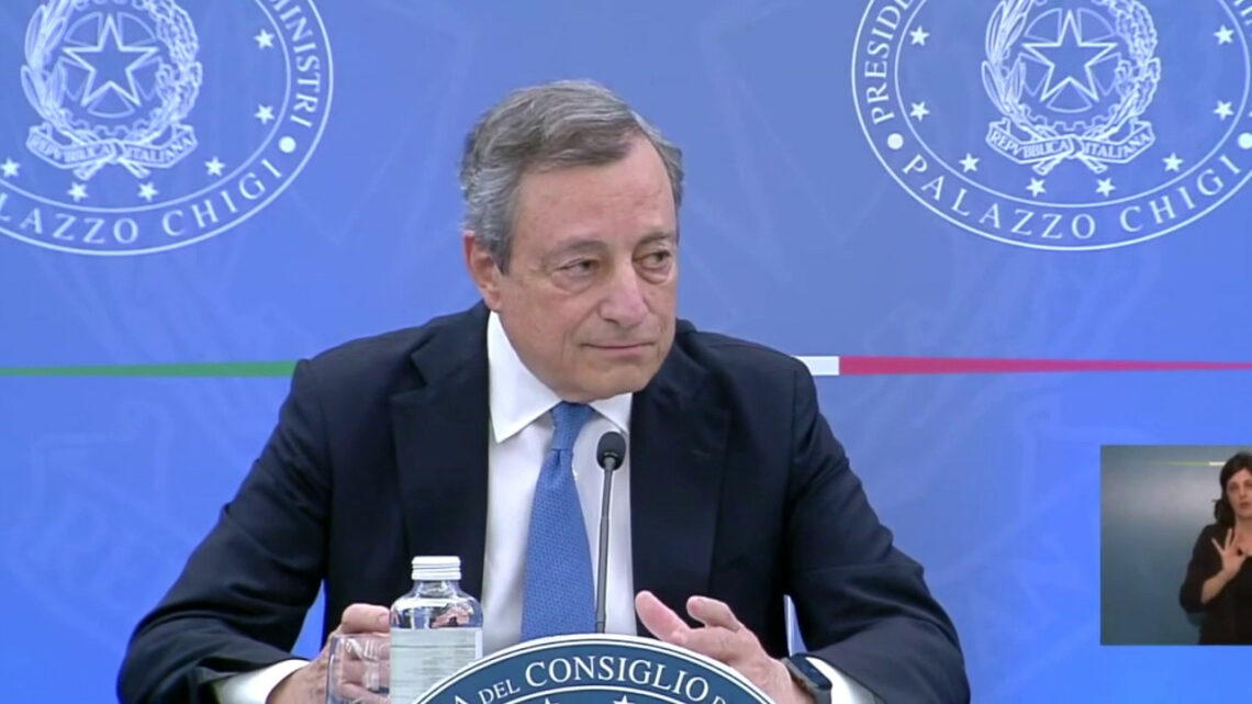 “Siamo fuori di testaaa…”. Mario Draghi e Giuseppe Conte sulle orme dei Maneskin… “Siamo fuori di testaaa…”. Mario Draghi e Giuseppe Conte sulle orme dei Maneskin…