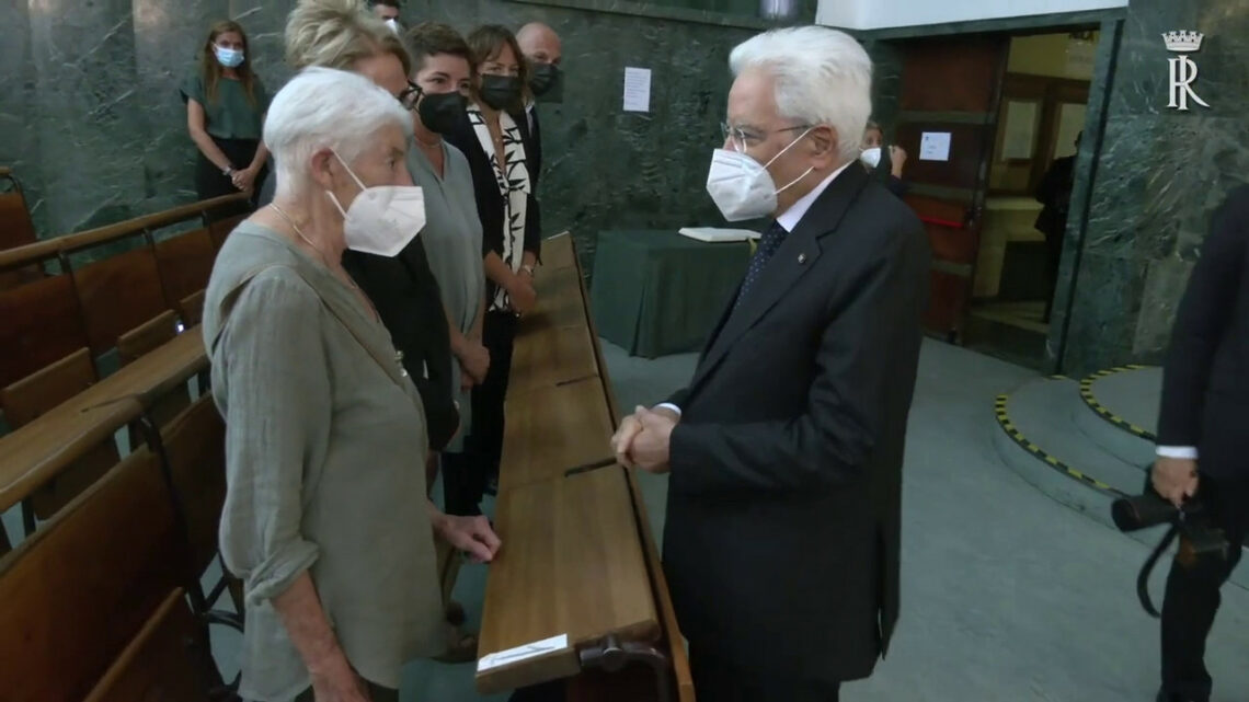 Mattarella alla camera ardente del professore Luca Serianni Mattarella alla camera ardente del professore Luca Serianni