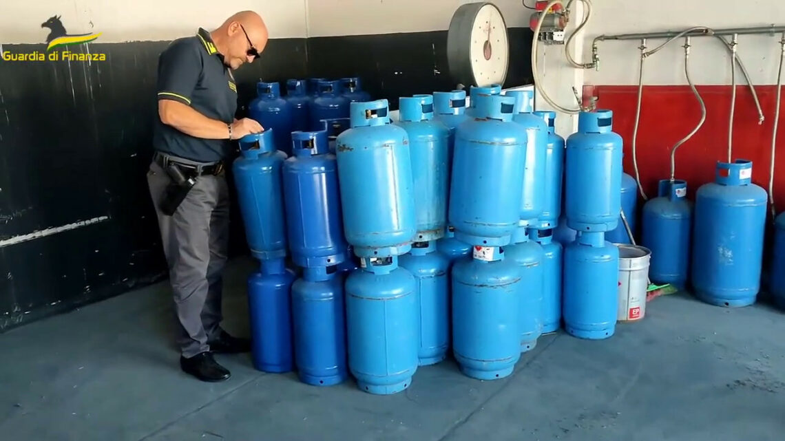 Truffe, Gdf scopre traffico bombole Gpl tra Sardegna-Lazio-Campania Truffe, Gdf scopre traffico bombole Gpl tra Sardegna-Lazio-Campania
