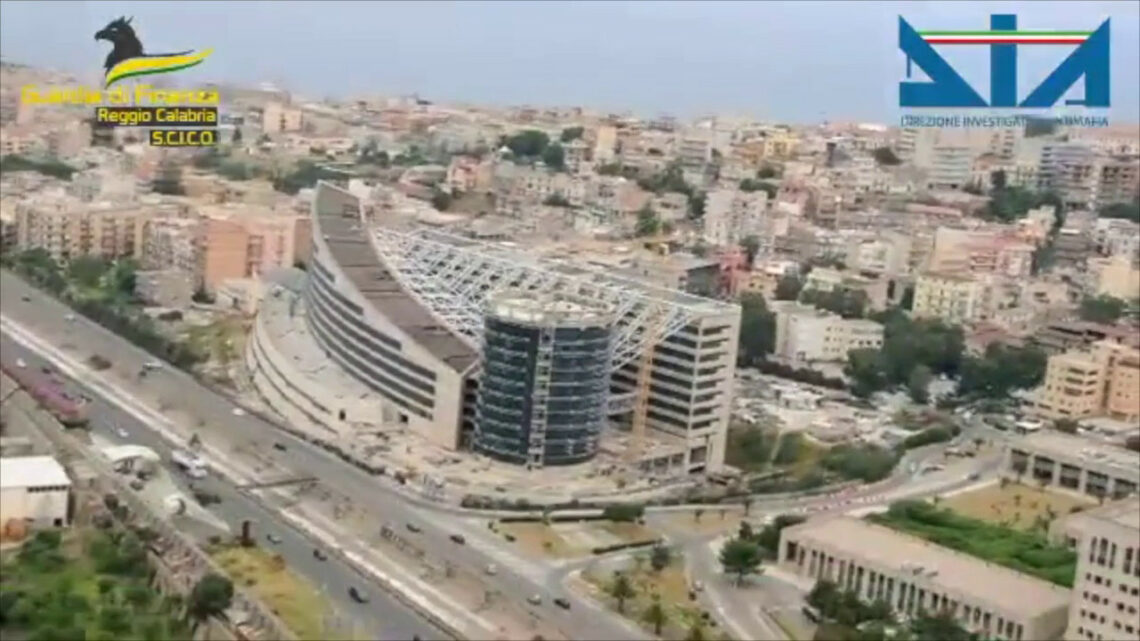 Reggio Calabria, Guardia di Finanza sequestra 15 mln a imprenditore Reggio Calabria, Guardia di Finanza sequestra 15 mln a imprenditore