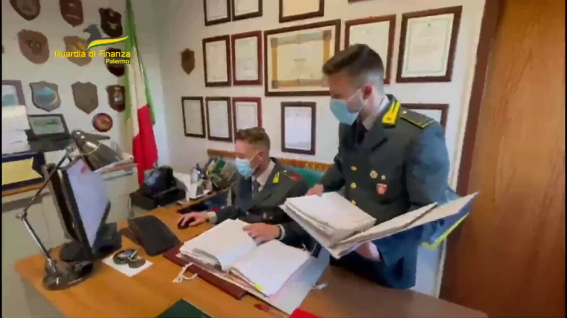 Truffava chi voleva comprare casa, arrestata a Palermo Truffava chi voleva comprare casa, arrestata a Palermo