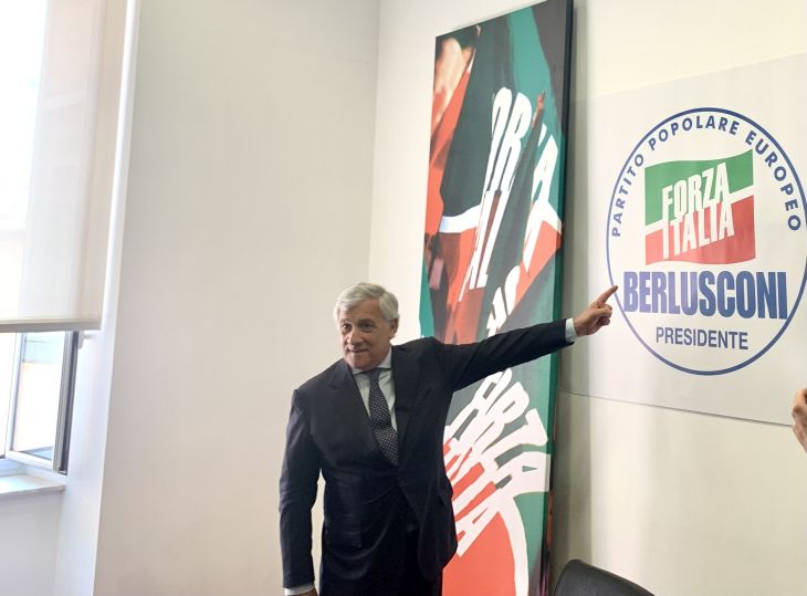 Elezioni, nel simbolo Forza Italia riferimento a Ppe e nome Berlusconi Elezioni, nel simbolo Forza Italia riferimento a Ppe e nome Berlusconi