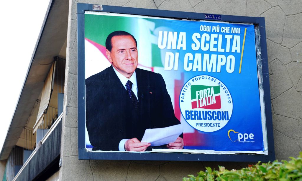 Berlusconi “Con presidenzialismo Mattarella dovrebbe dimettersi” Berlusconi “Con presidenzialismo Mattarella dovrebbe dimettersi”