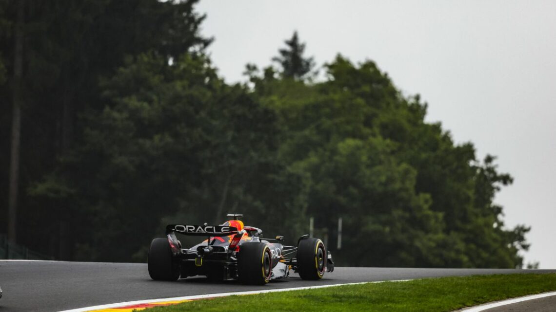 Verstappen vola a Spa ma partirà dalle retrovie con Leclerc Verstappen vola a Spa ma partirà dalle retrovie con Leclerc