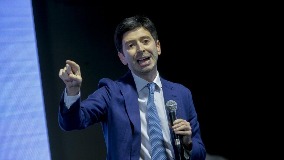 Covid, Speranza “Serve chiarezza, c’è chi strizza l’occhio ai no vax” Covid, Speranza “Serve chiarezza, c’è chi strizza l’occhio ai no vax”