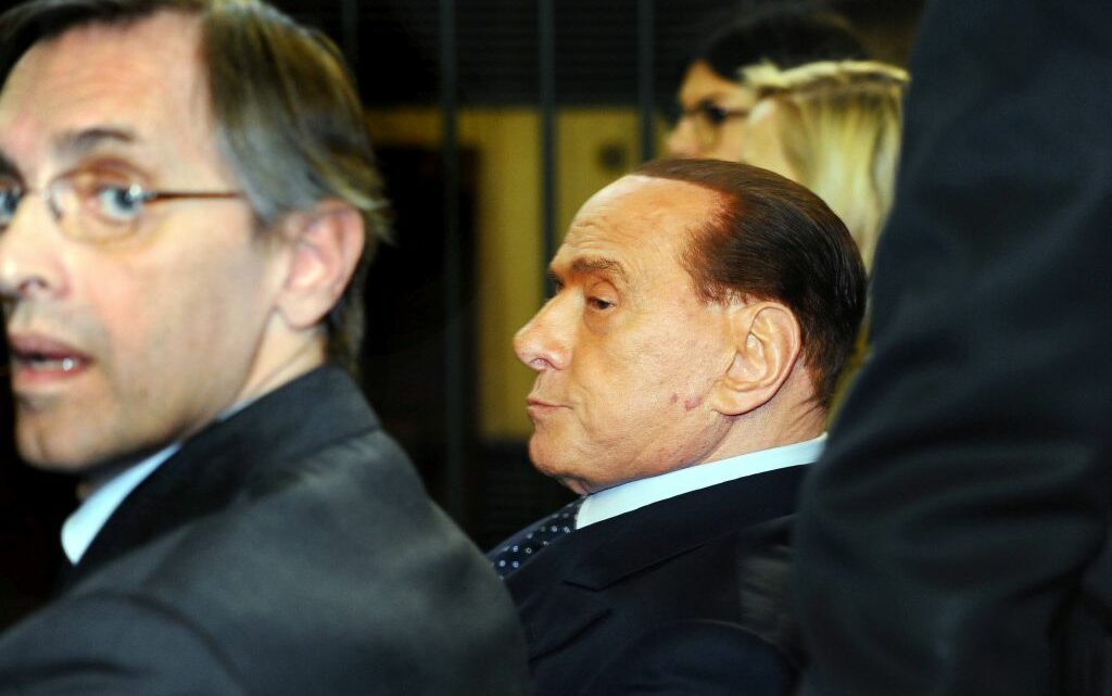 Berlusconi “Ai giovani stipendi di almeno mille euro al mese” Berlusconi “Ai giovani stipendi di almeno mille euro al mese”