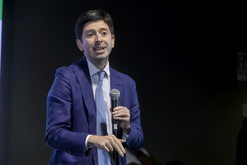 Speranza “La pandemia non è finita ma siamo sulla strada giusta” Speranza “La pandemia non è finita ma siamo sulla strada giusta”