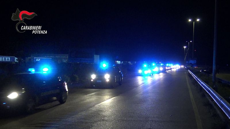 Maxi operazione antidroga tra Basilicata e Puglia, 22 misure cautelari Maxi operazione antidroga tra Basilicata e Puglia, 22 misure cautelari