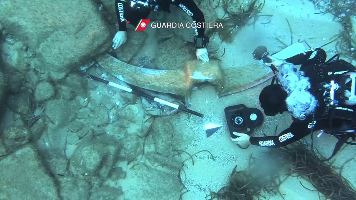 Archeologia, dai fondali sardi riemerge un’ancora di epoca romana Archeologia, dai fondali sardi riemerge un’ancora di epoca romana